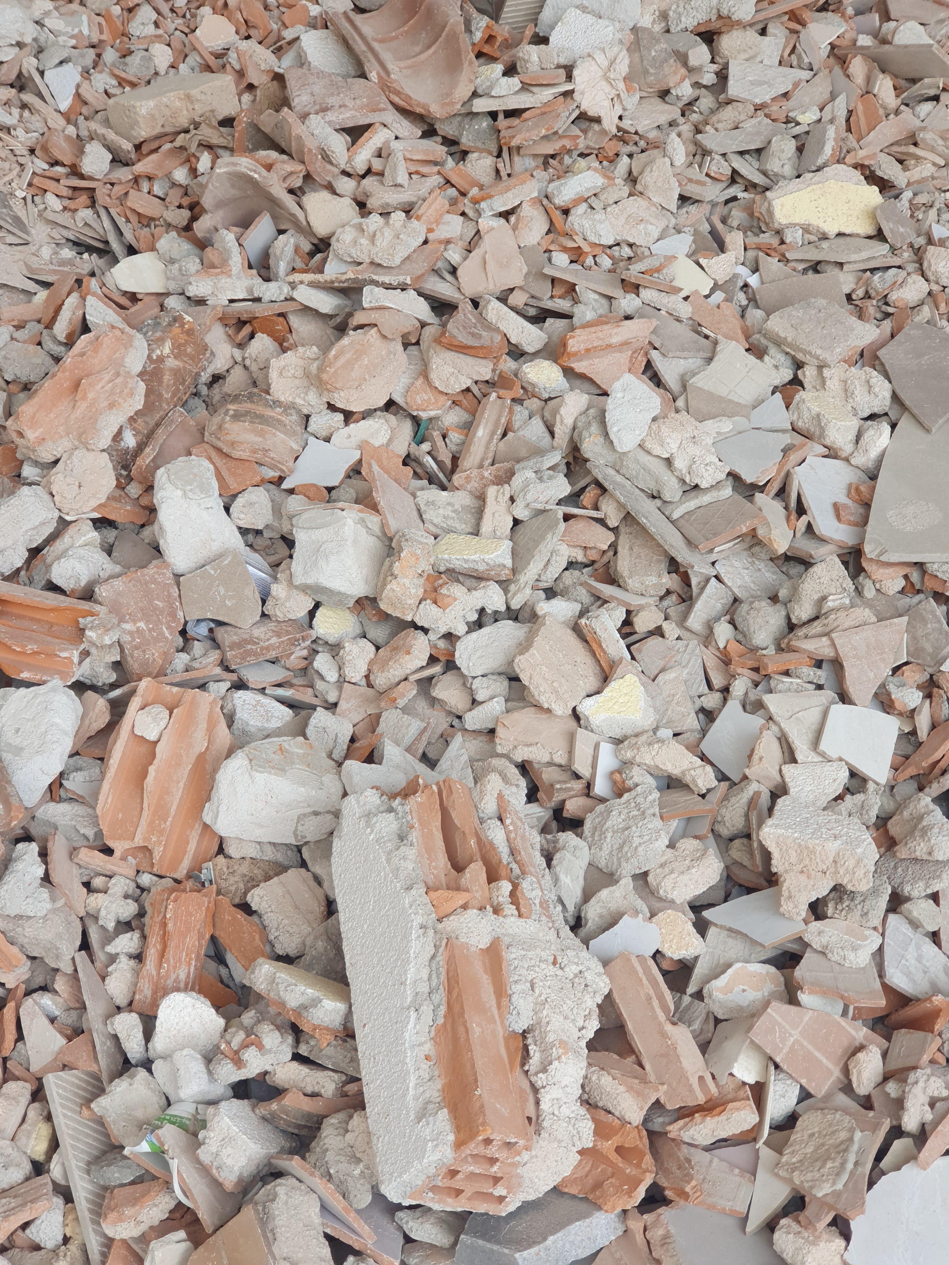 Mješavina betona, cigle, crijepa i keramike