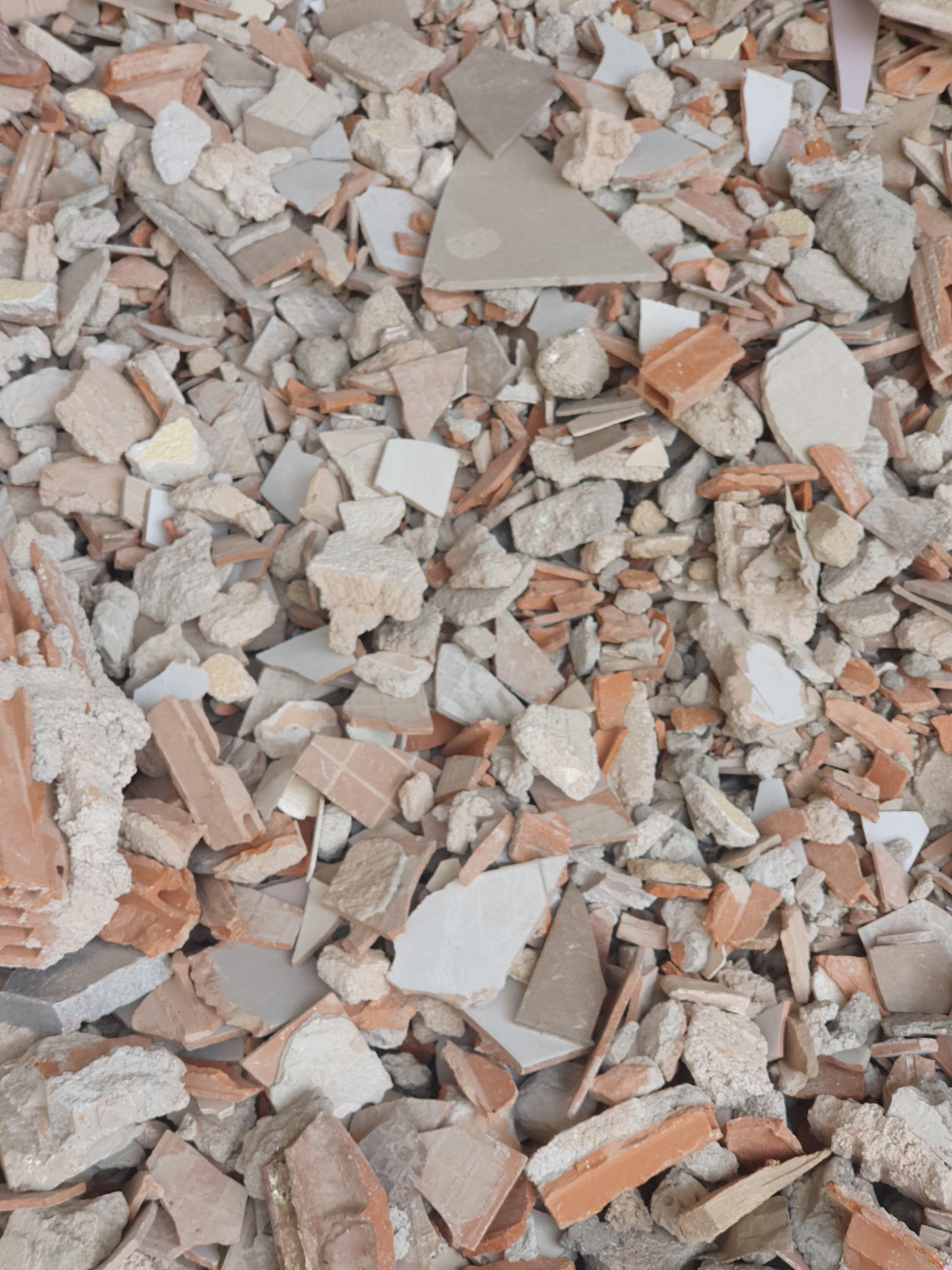 Mješavina betona, cigle, crijepa i keramike